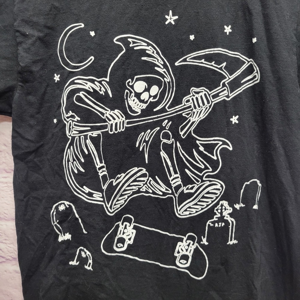 Alab Skater Tshirt Size L Grim Reaper Skateboarding At Night Streetwear Skeleton - Picture 2 of 8